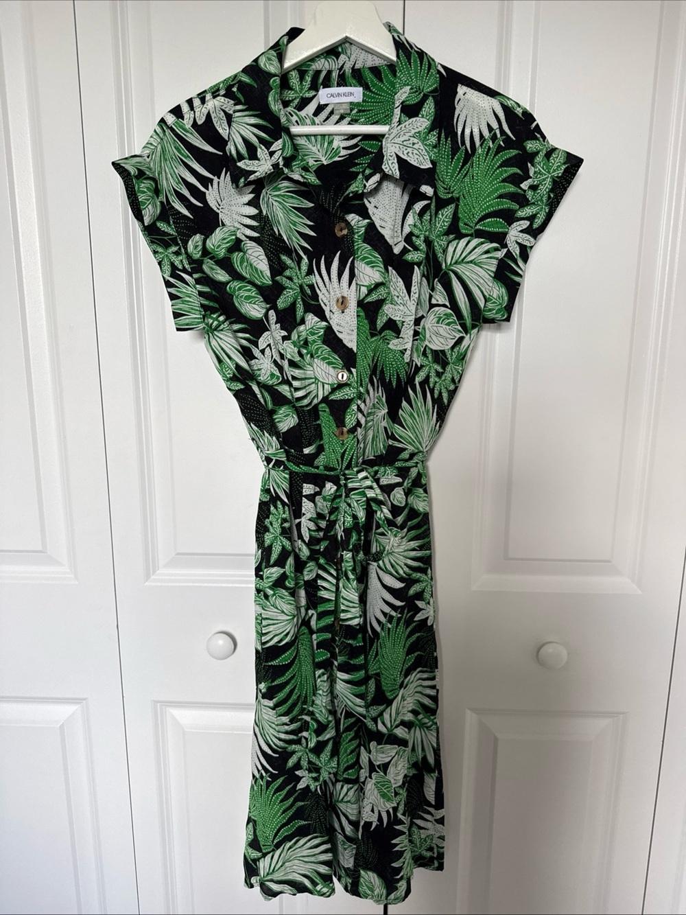 NWT Calvin Klein Shirt Dress Size 12 Floral Design Button Down Belted Resortwear